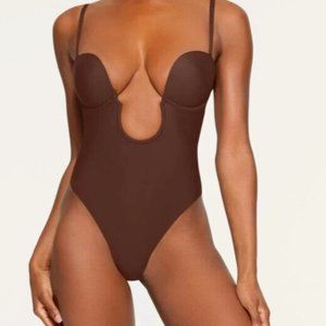 NWT Skims Shapewear Bodysuit Plunge Color Cocoa Size S